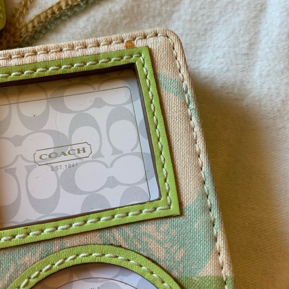 NWT Coach multicolored signature fabric with green leather ipod case - Picture 6 of 6